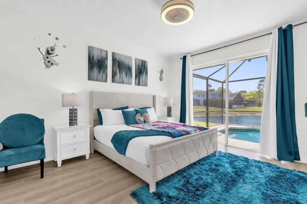 Frozen themed bedroom