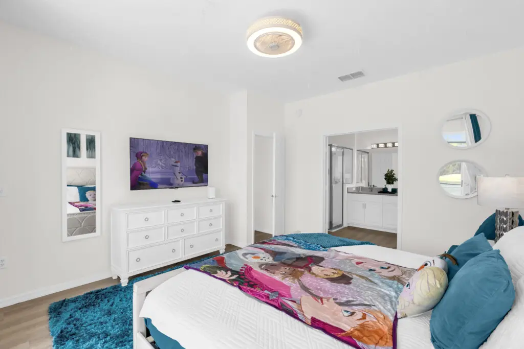 Frozen themed bedroom